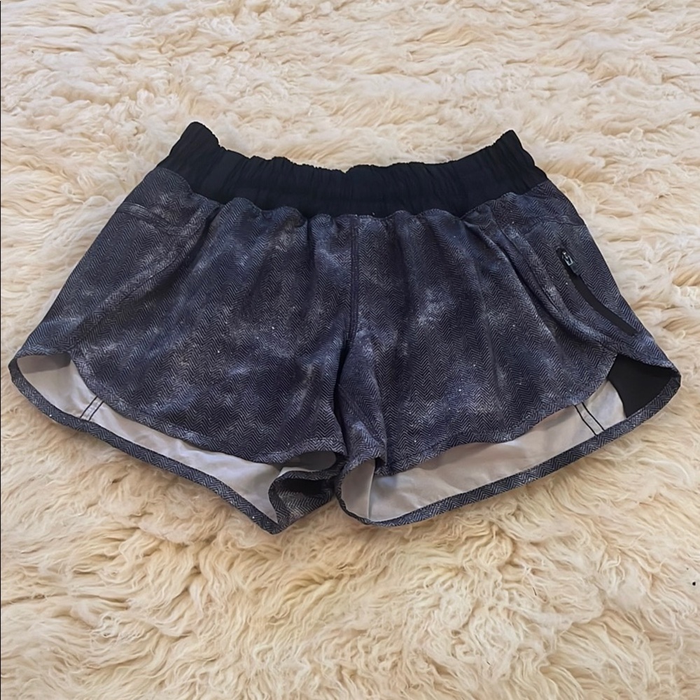 Lululemon tracker shorts, size 6, 4” inseam